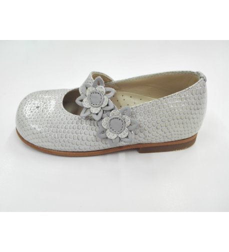 Zapato charol gris perla